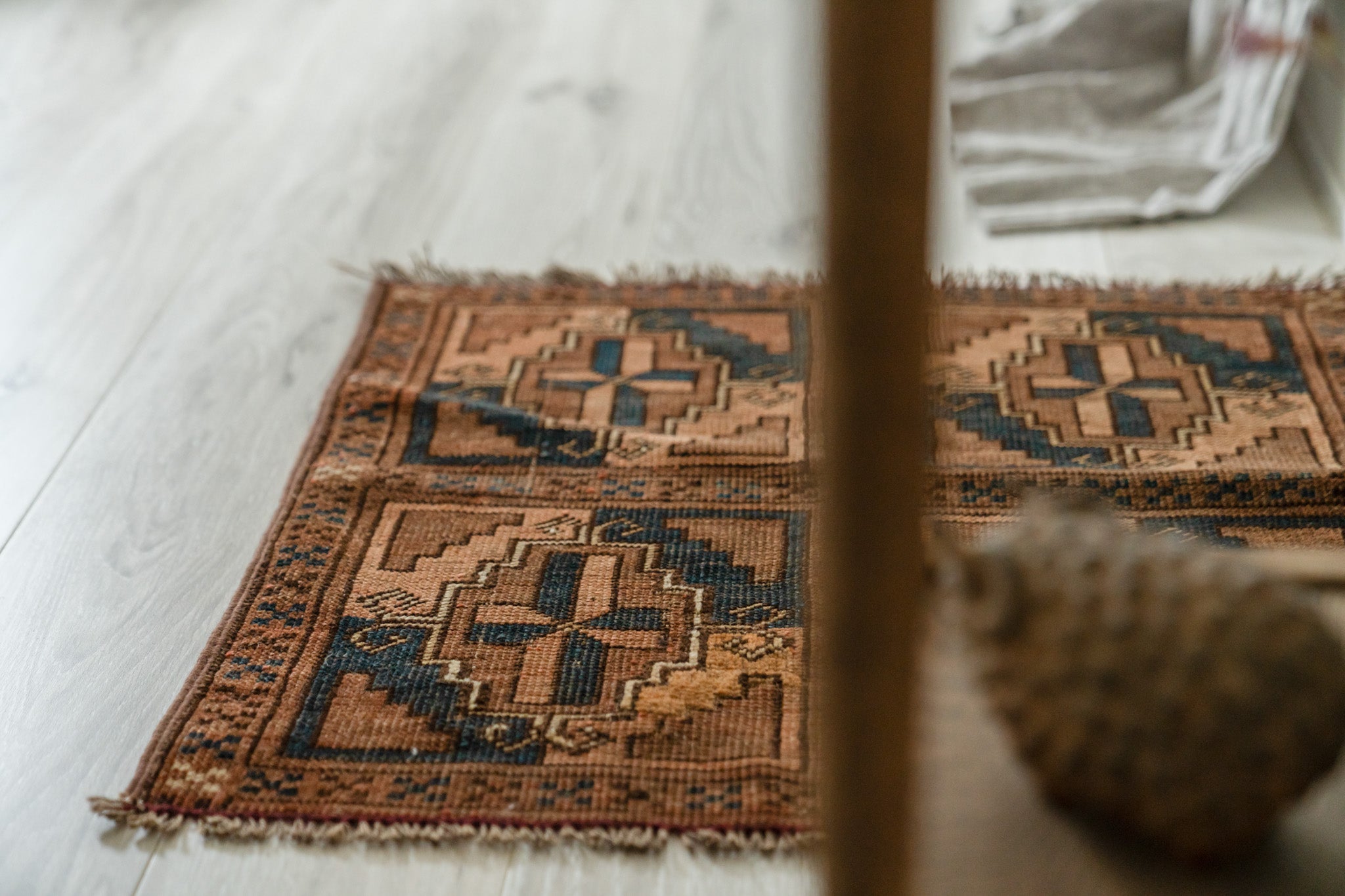 8月末までお値下げ中！              Turkmen rug④ A-328 small turkmen rug – grace