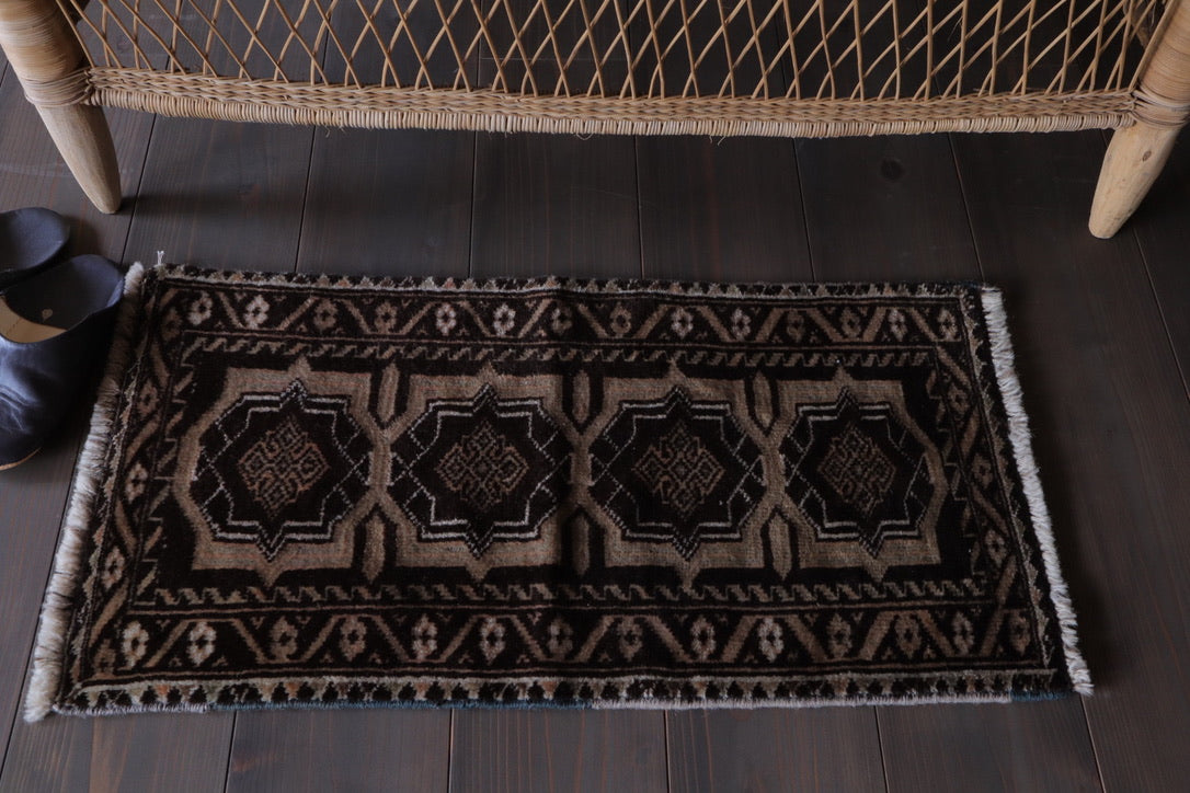A-1827  baluch rug