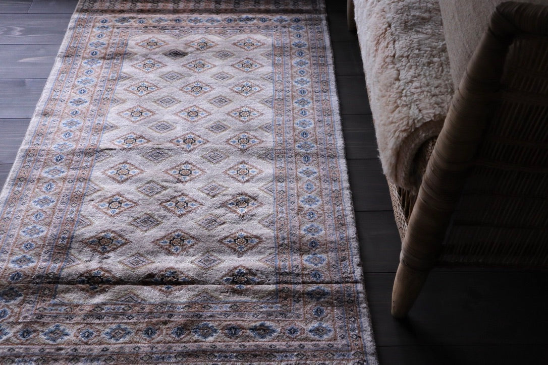 A- 1919  pakistan rug
