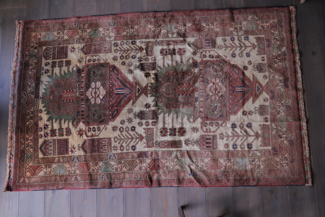 A-1821  baluch rug