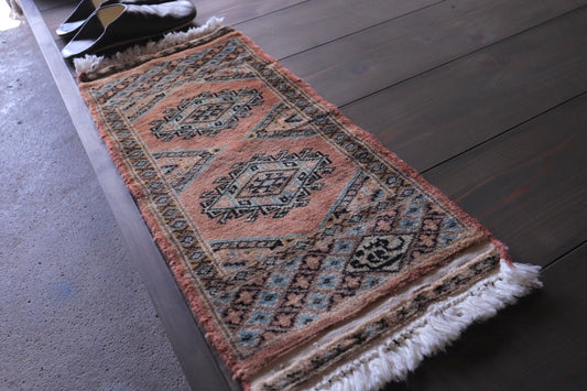 A-1932 pakistan rug