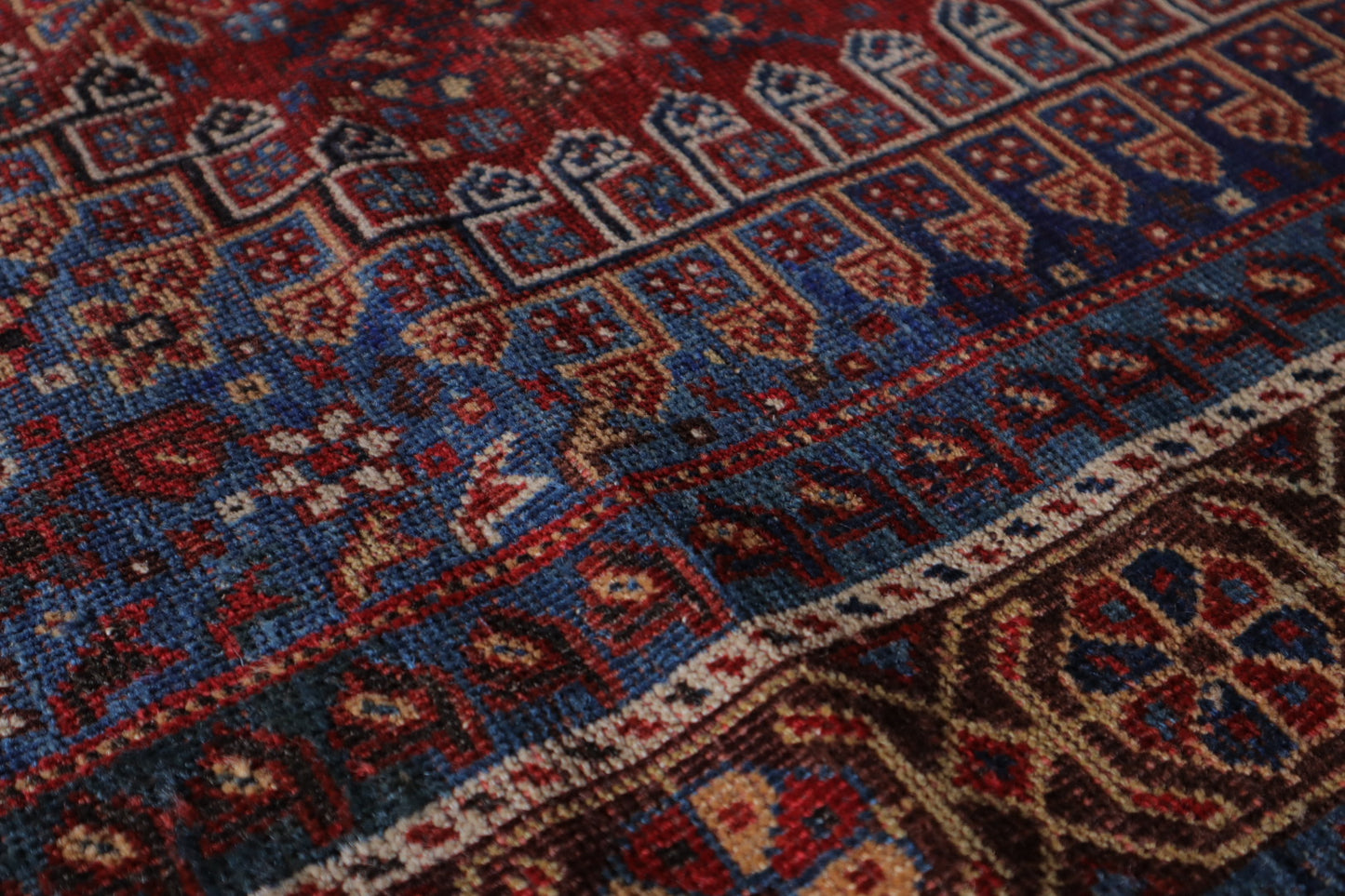 A-1056  qashqai  rug