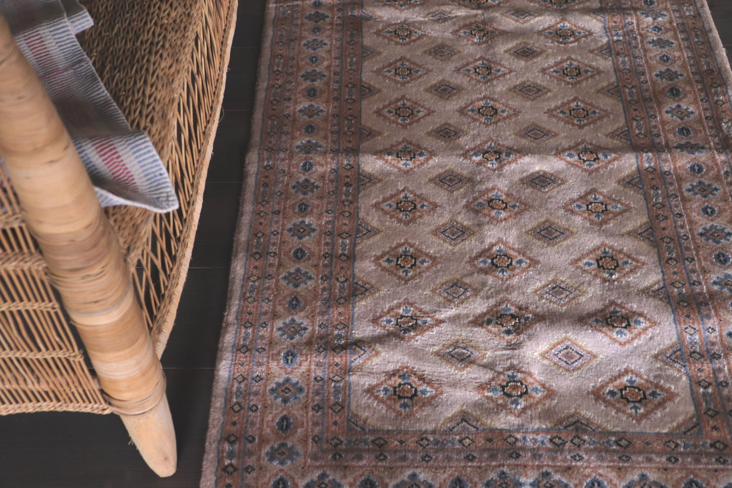 A- 1919  pakistan rug