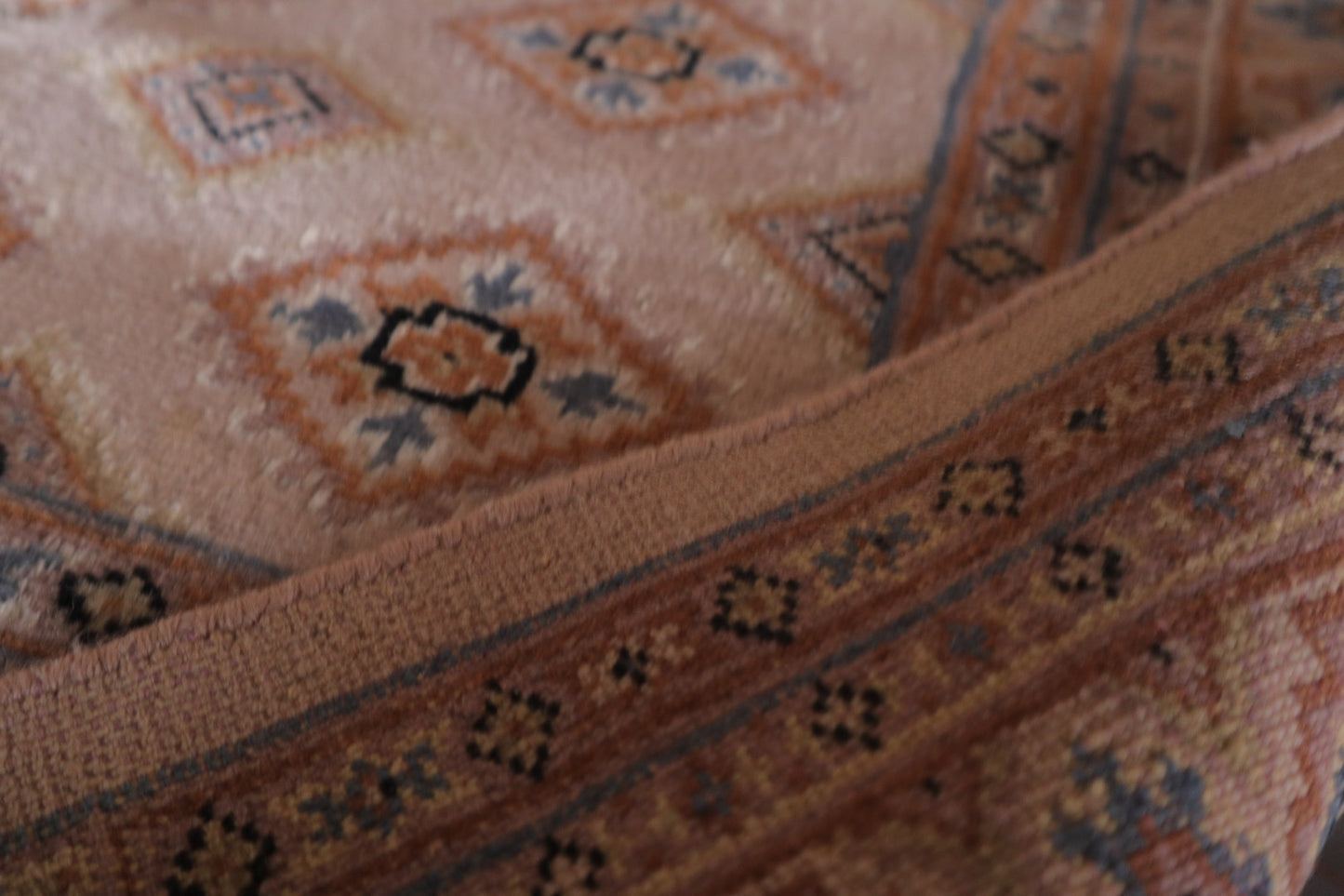 A- 1919  pakistan rug